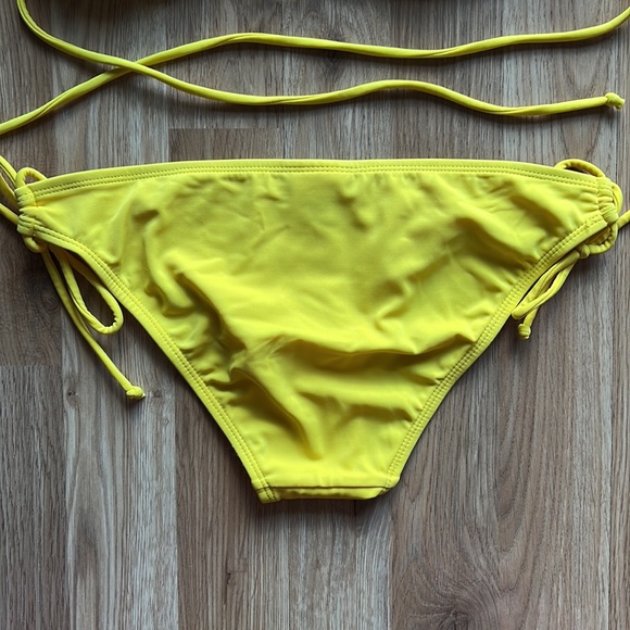 Kirra yellow two piece bathing suit bikini - Picture 5 of 7